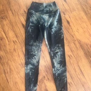 alphalete surface wrap leggings oil slick s